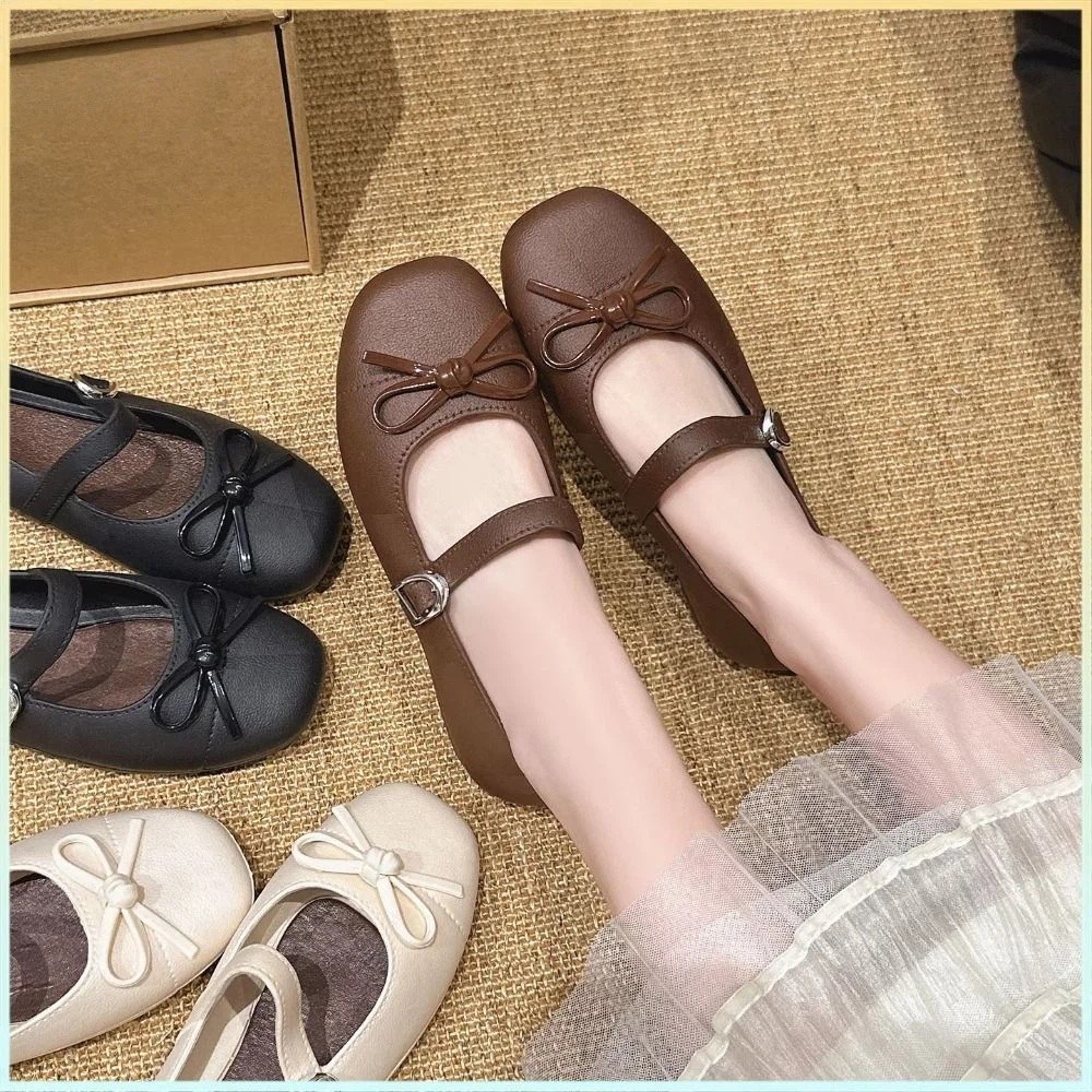 Sandals - Zoete dames sandalen met parel strik,